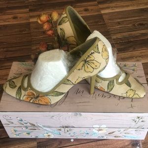 Nine West Fabric Peep Hole Pump